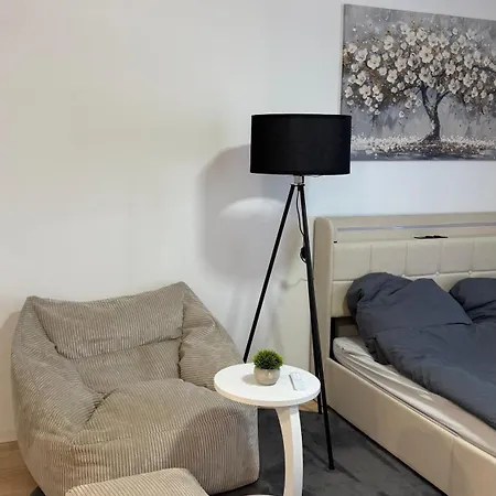 Modernes Mit Parkplaetzen Apartment *
