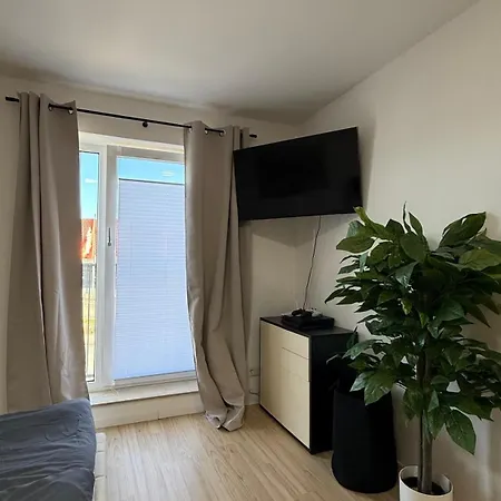 Modernes Mit Parkplatz Apartment