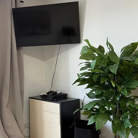 Modernes Mit Parkplatz Апартаменты *