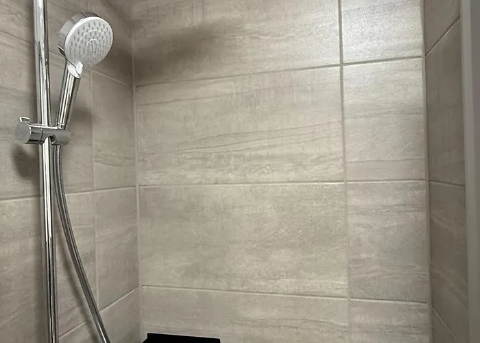 Modernes Mit Parkplatz *