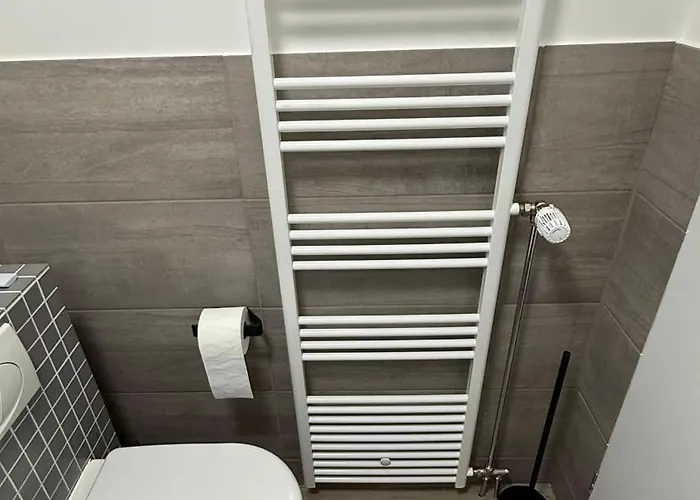 Modernes Mit Parkplatz