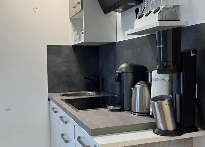 Modernes Mit Parkplatz