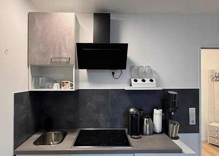 Modernes Mit Parkplatz *